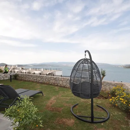 Esteban Oezel Plajli Appartement *