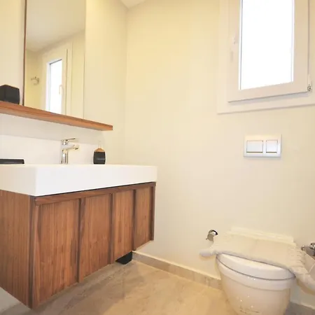 Esteban Oezel Plajli Bogazici