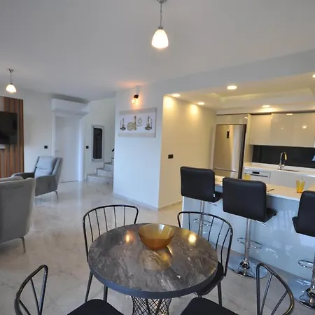 Esteban Oezel Plajli *