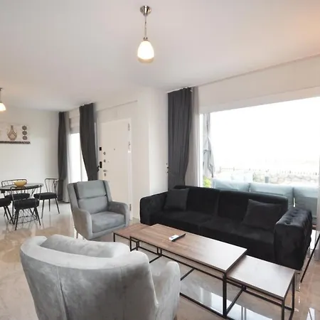 Esteban Oezel Plajli Apartament