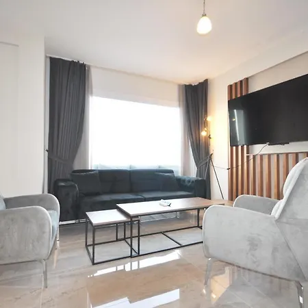 Esteban Oezel Plajli Apartament