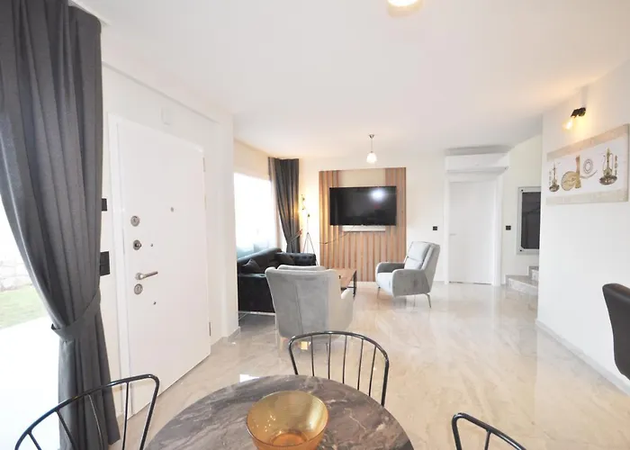 Esteban Oezel Plajli Apartament